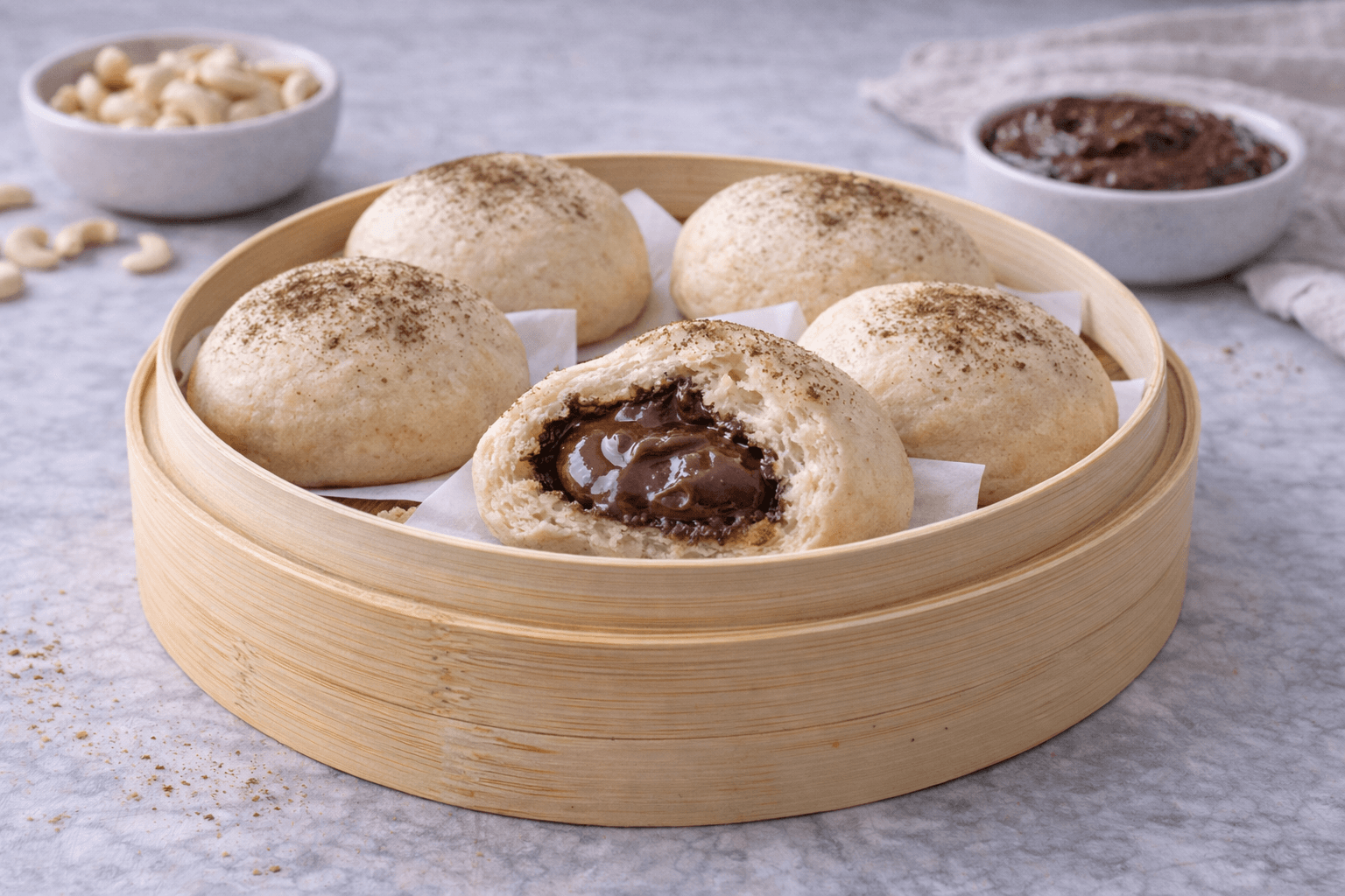 Bao dolci al vapore con crema di anacardi e cioccolato